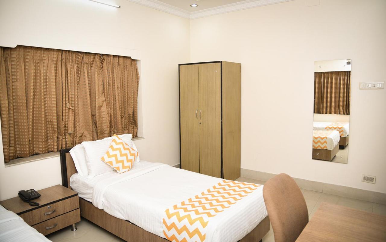 Crossroads Hotel Kolkata Exterior photo