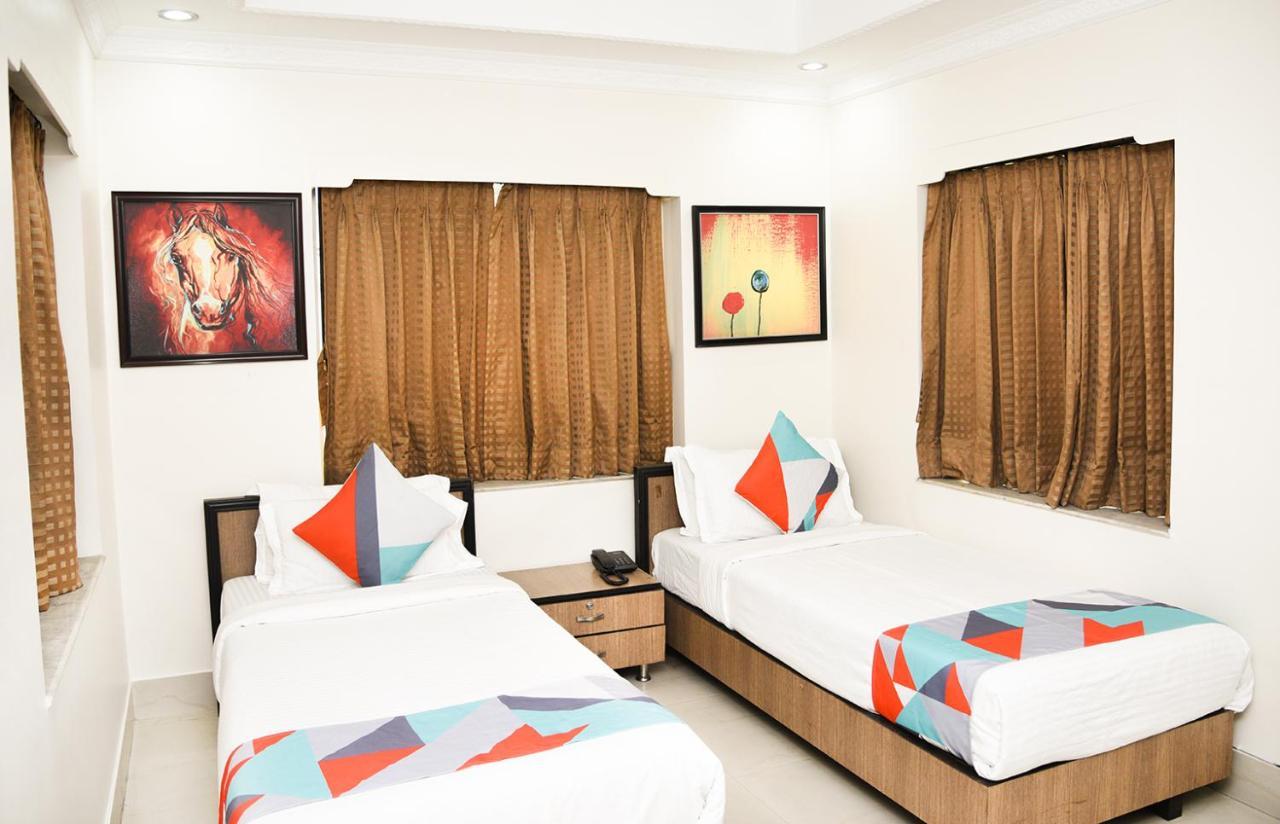 Crossroads Hotel Kolkata Exterior photo