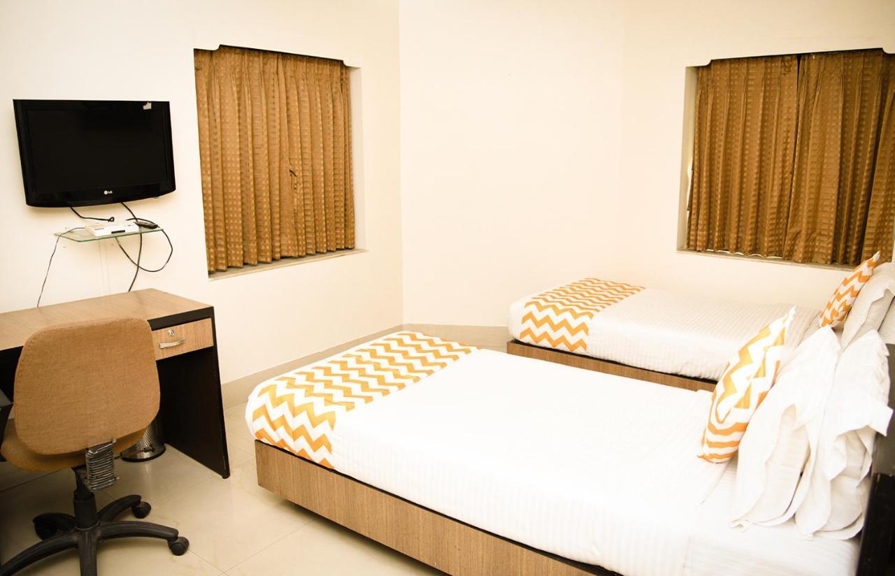 Crossroads Hotel Kolkata Exterior photo