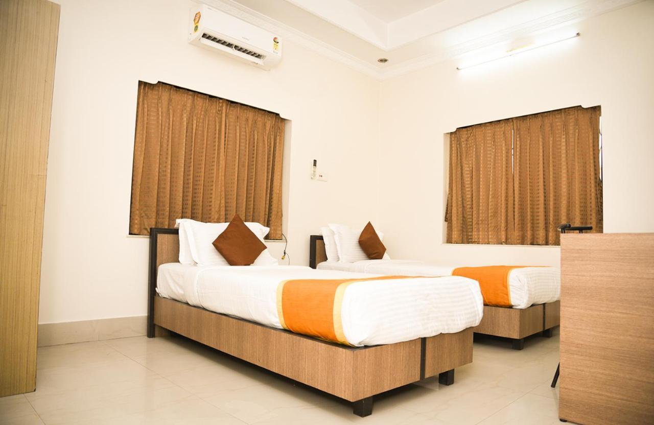 Crossroads Hotel Kolkata Exterior photo